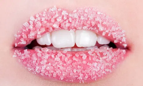 10 cách tẩy tế bào chết cho môi tại nhà cực hiệu quả